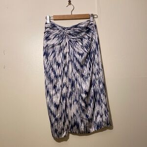 Club Monaco silk skirt . Size 00 . Excellent condition.